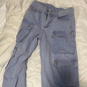 High-Rise Cargo Jeans - Trendy & Comfortable